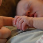 Quais são os principais cuidados com um recém-nascido?